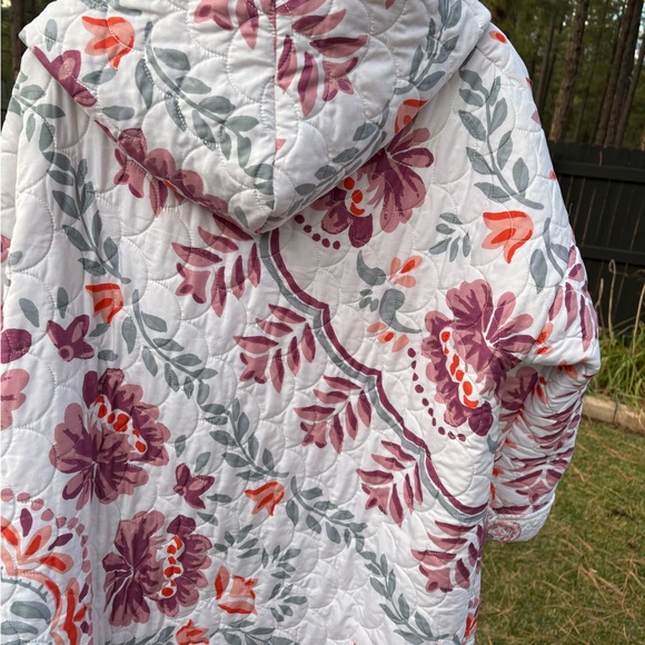 Floral Women’s Jacket upcycled blanket with Burgundy Accents- Hood and pockets! - Picture 4 of 9
